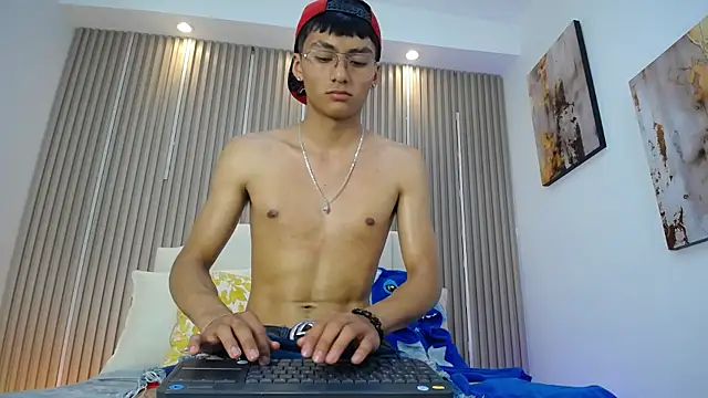 AdrianStark_'s Live XXX Chat