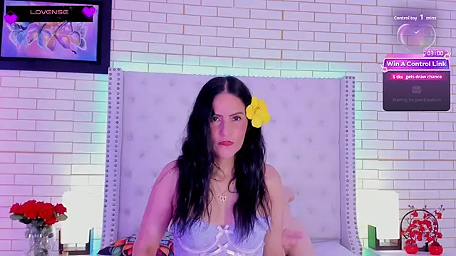 Coco_Balenciaga_ élő XXX-chatje