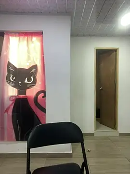 DAKOTA_SAKURA élő XXX-chatje