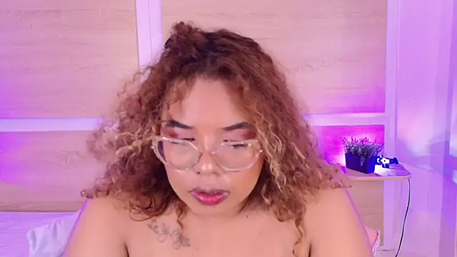 צ'אט XXX בשידור חי של Your_big_ebony_goddness