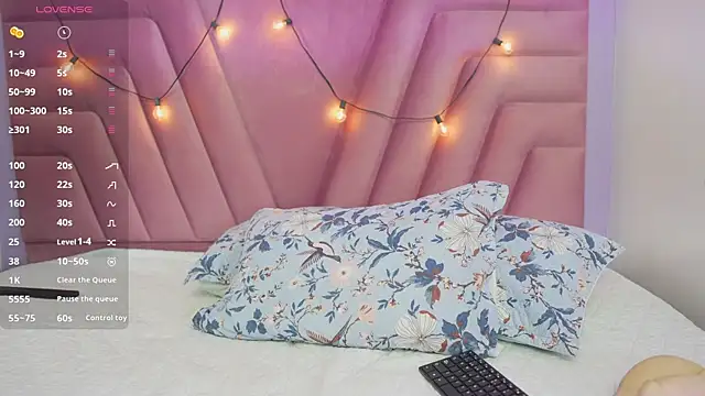 kinkylittlegirll élő XXX-chatje