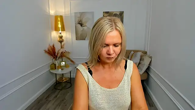 AgathaKlouin Live XXX-Chat