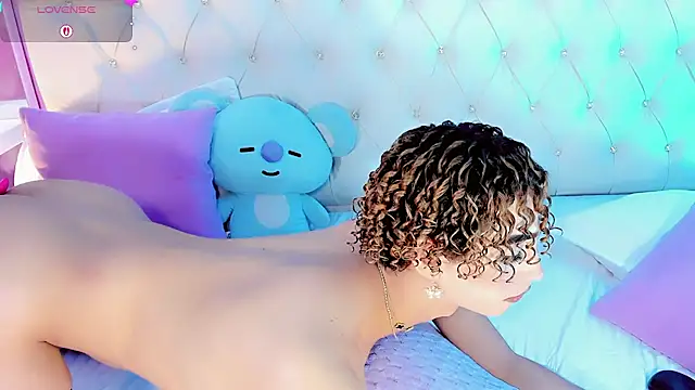 Nauthy_girl élő XXX-chatje