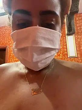 Hot-Nayla élő XXX-chatje