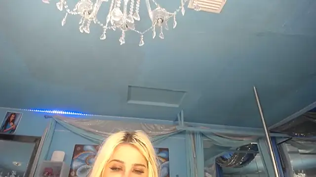 ADRIANNA_FOX Chat XXX in diretta