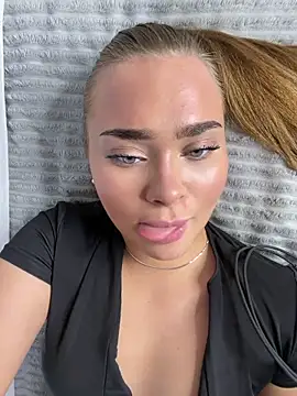 MonicaWestt Chat XXX live