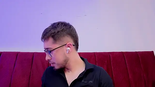 Tommas_Jhonson élő XXX-chatje