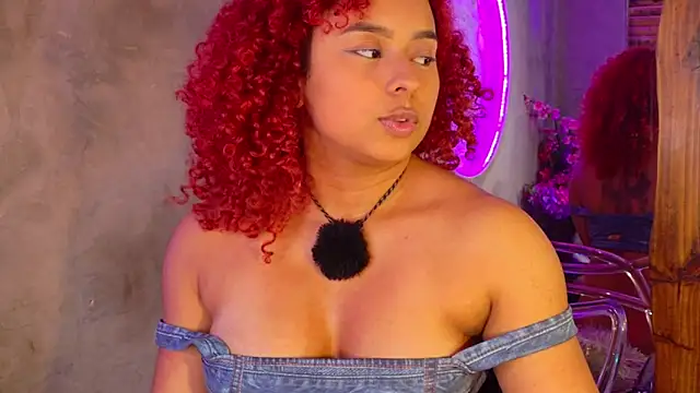 lara_curly élő XXX-chatje