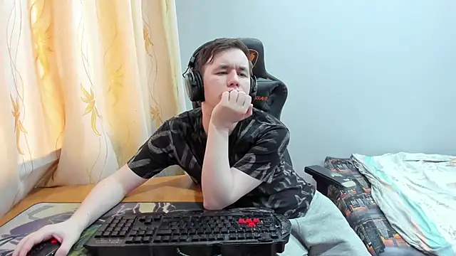 iliaskrislove élő XXX-chatje