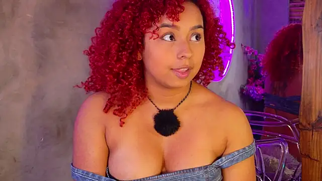 lara_curly élő XXX-chatje