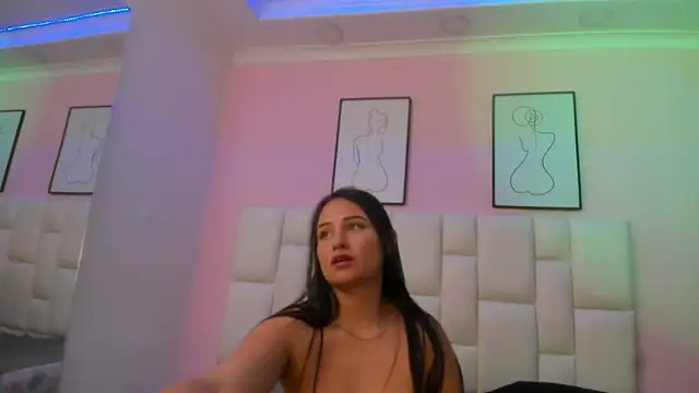 SARHA_ANTONELLI Adlı Modelin Canlı XXX Sohbeti