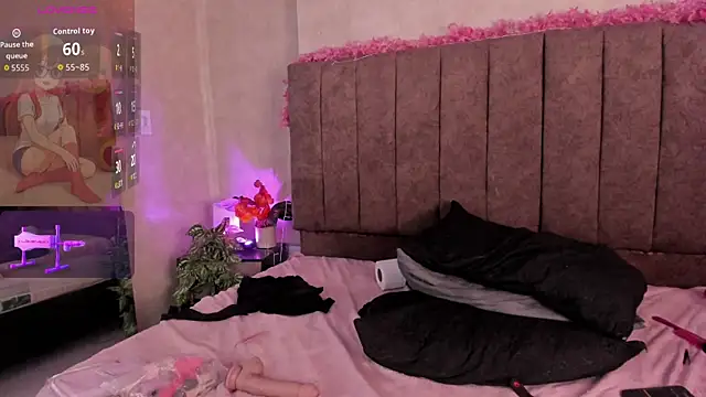 LanaMills_ élő XXX-chatje