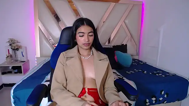 Miaa_ferrari1 élő XXX-chatje