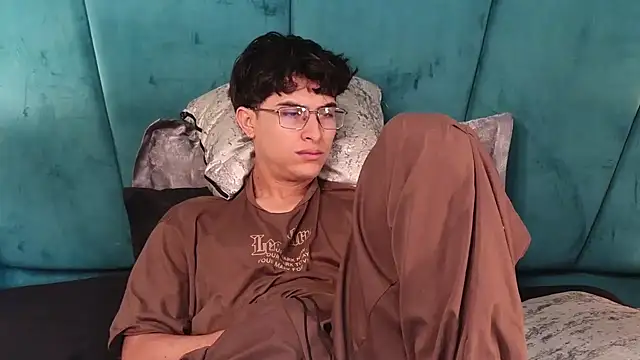 Aaron_Eze Adlı Modelin Canlı XXX Sohbeti