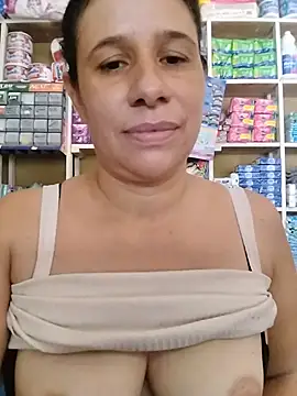 MIA-LARIOS Adlı Modelin Canlı XXX Sohbeti