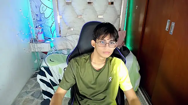zxvn_n's Live XXX Chat