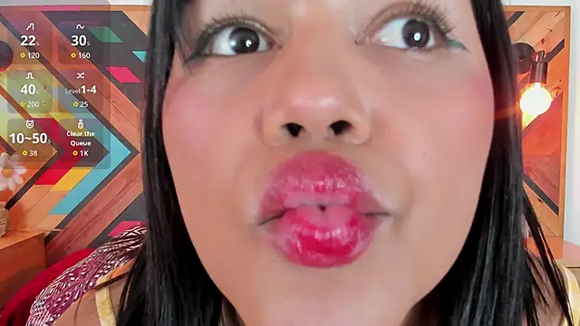 NaiirobiSwan's Live XXX Chat