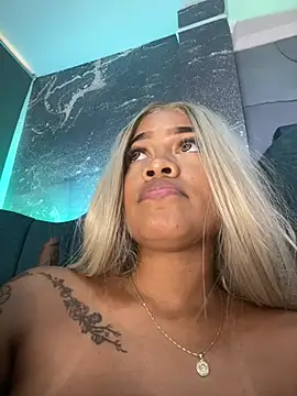 Czat XXX na żywo – riri_brunnete