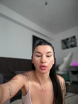 DramaQueen__ Chat XXX live