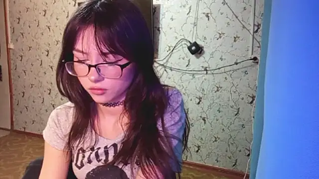 DelicaBromen Live XXX chat