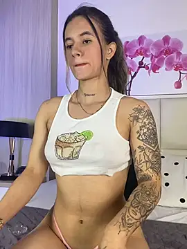 دردشة JuliaColemann الجنسية المباشرة