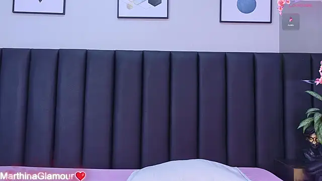 Marthina's Live XXX Chat