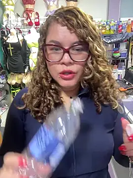 ROSALIASSHOP XXX чат на живо