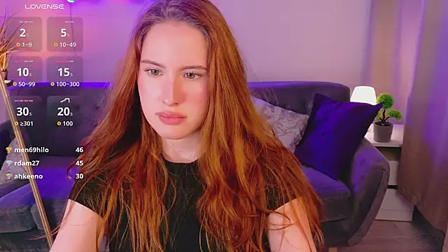 ChloeAster Chat XXX in diretta