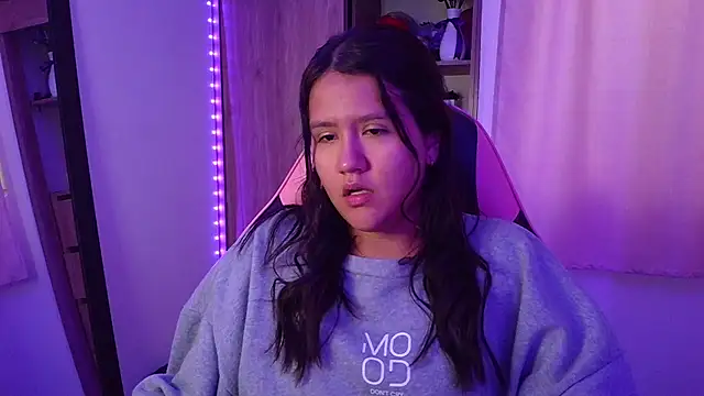 Oliviawatson1 élő XXX-chatje