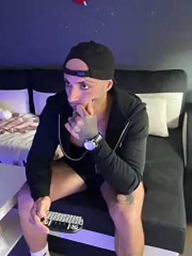 Mohdollmen's Live XXX Chat