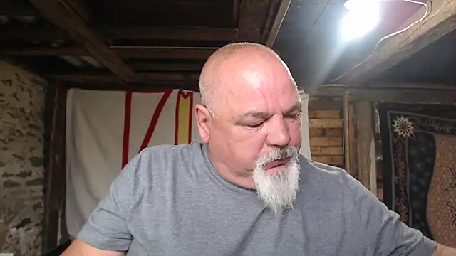 Newfiesausage1972 Live XXX-Chat
