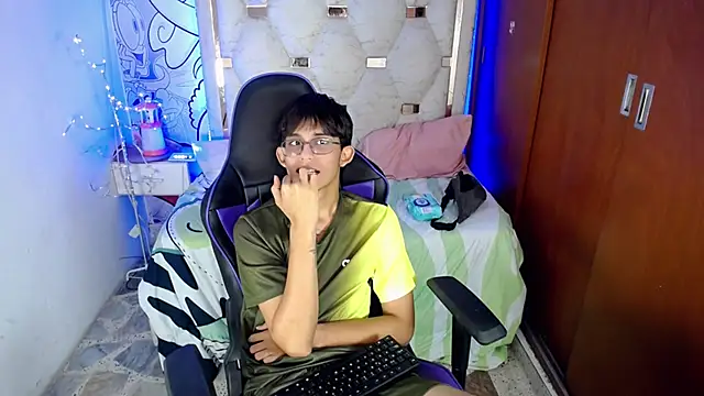 zxvn_n Chat XXX in diretta