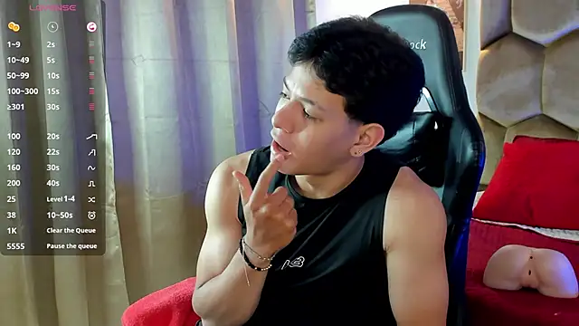 TonyPetrovjs Adlı Modelin Canlı XXX Sohbeti