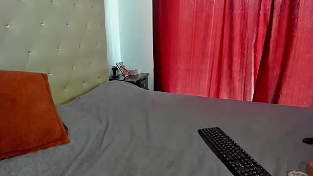 LUISSA_ Adlı Modelin Canlı XXX Sohbeti