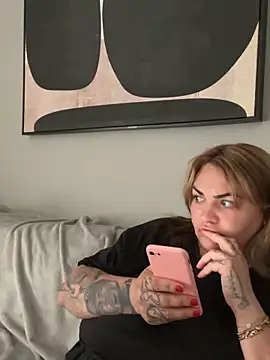 HeyBABYGIRL Chat XXX in diretta