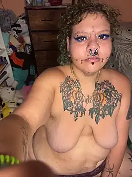DivineBBWPoison's Live XXX Chat