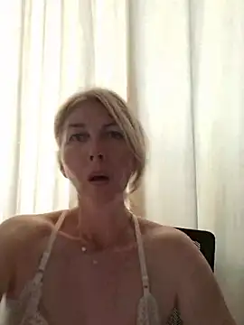 Chat XXX en directo de stellahere8