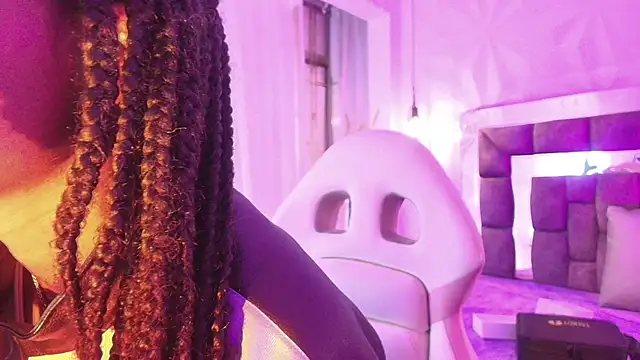 Queen_perla_'s Live XXX Chat