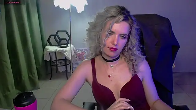 AliceSmite Adlı Modelin Canlı XXX Sohbeti