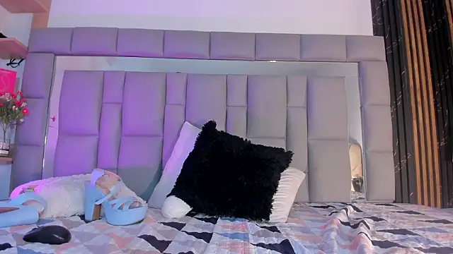 Nova-Zay's Live XXX Chat