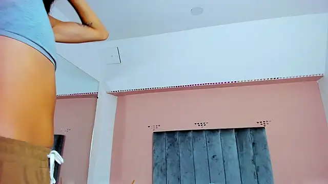 צ'אט XXX בשידור חי של ARIANA_CRI-X