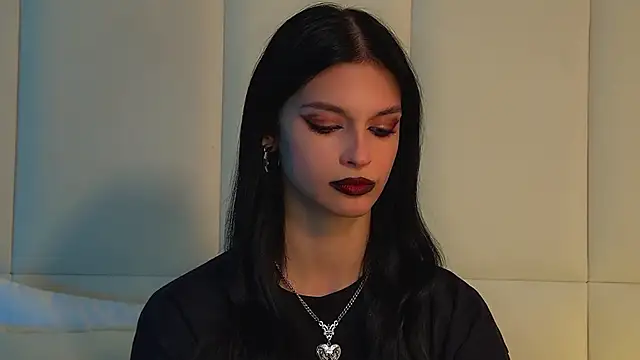 BeverlyMost élő XXX-chatje