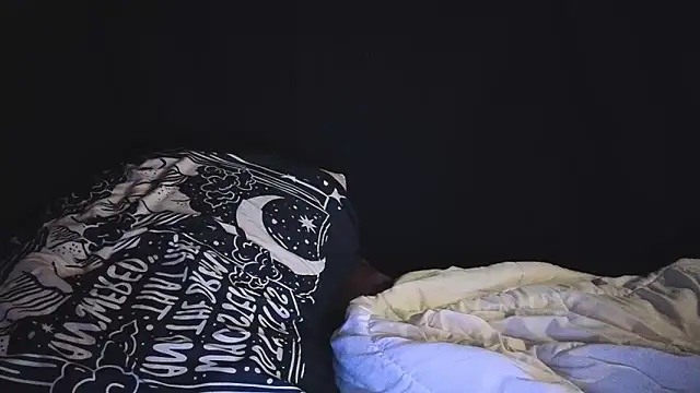 Pokazy przed kamerką – Ilovepussy1911