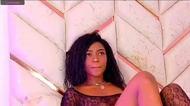 Chat +18 de AlanaDoll ao vivo