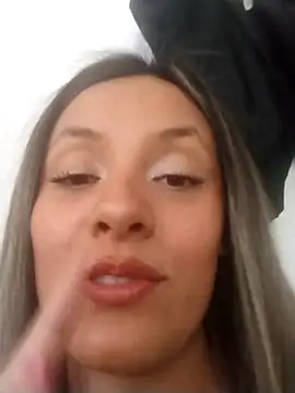 CynthiaMooree – Naživo XXX chat
