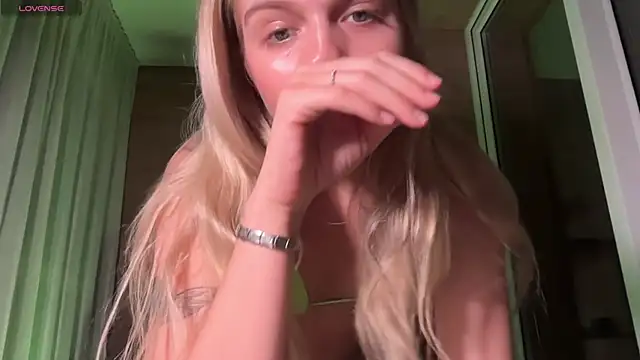 AlexaDeviliciouss élő XXX-chatje