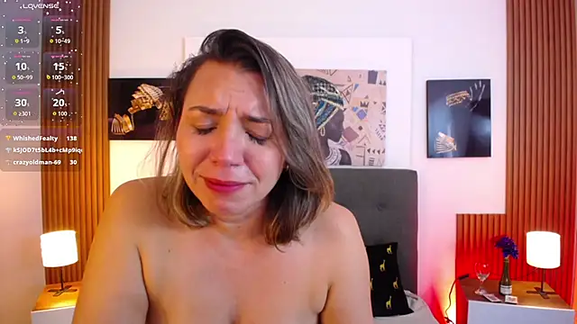 milfsecret69's Live XXX Chat