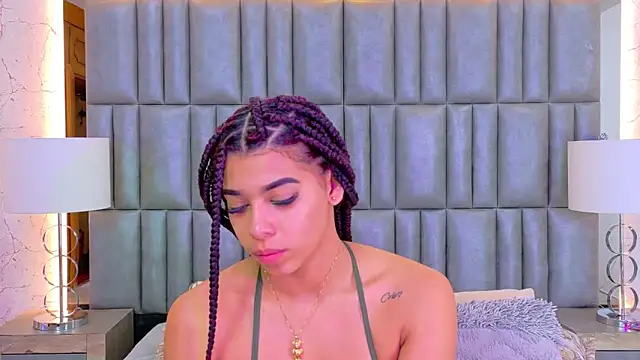 Chat +18 de TiaraRosse ao vivo