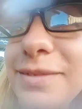 Mia_RainX élő XXX-chatje