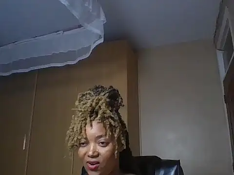 queenbebony's Live XXX Chat
